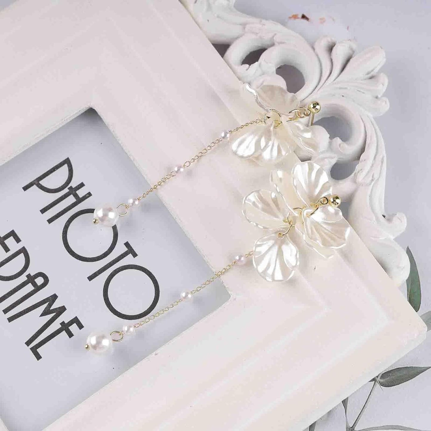 Vintage Pearl Flower Drop Earrings Long Pearl Chain Earrings Gold Pearl Tassel Earrings White Flower Dangle Earrings Jewelry for Women