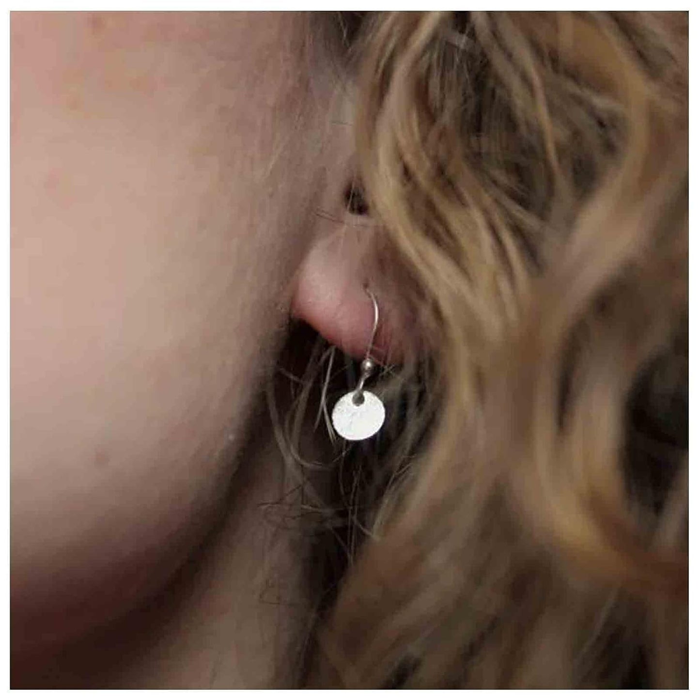 Boho Disc Coin Drop Earrings Tiny Circle Dangle Earrings Silver Smooth Coin Hook Earrings Minimalist Geometric Earrings for Women and Girls