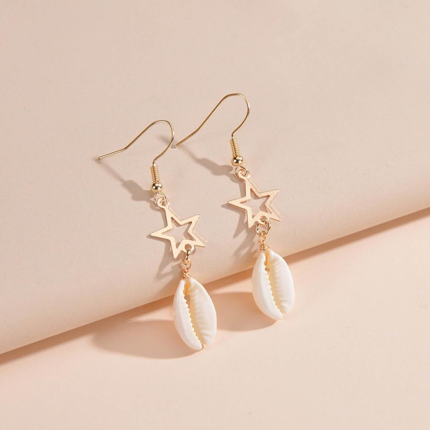 Boho Shell Drop Earrings Vintage Gold Star Shell Dangle Earrings Statement Cowrie Shell Hook Earrings Summer Beach Seashell Earrings Jewelry for Women