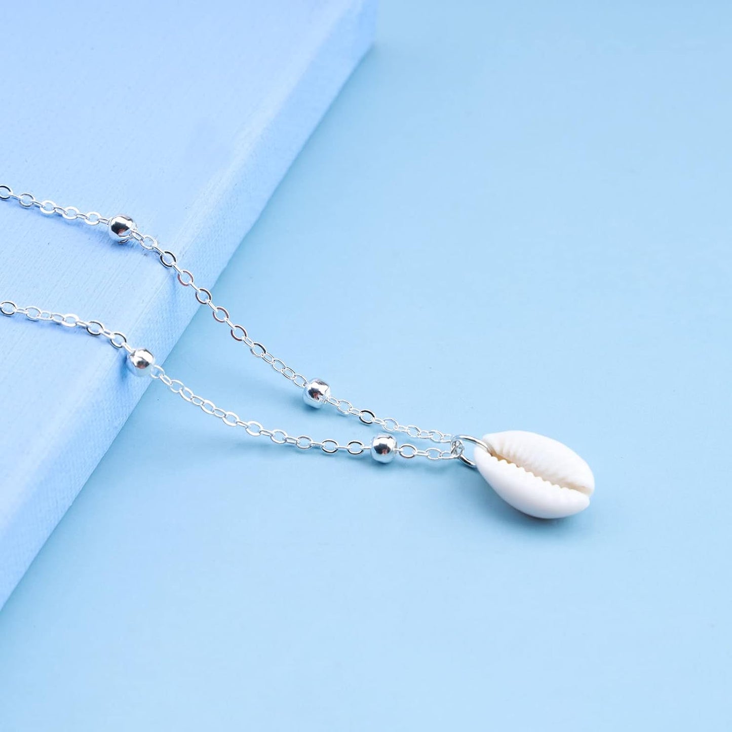 Bohemia Sea Shell Choker Necklace Natural Shell Pendant Necklace Minimalist Cowrie Necklace Silver Satellite Chain Necklace Jewelry for Women and Girls