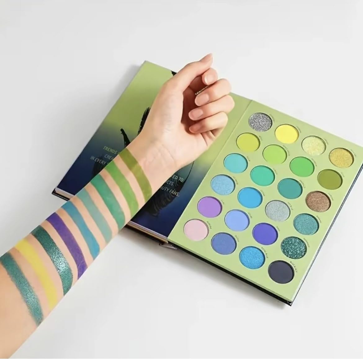 Generic Majical Book of Beauty Makeup Palette, 72 Colors, 3-Layer Folding Book, Eyeshadow Palette, Long Lasting