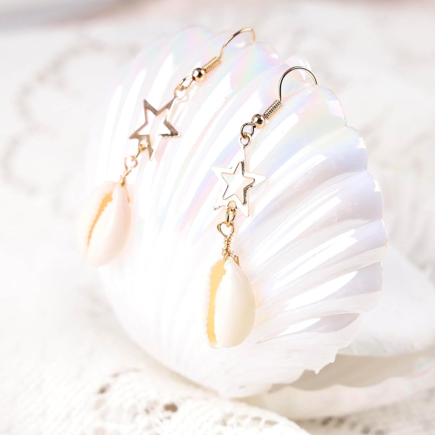 Boho Shell Drop Earrings Vintage Gold Star Shell Dangle Earrings Statement Cowrie Shell Hook Earrings Summer Beach Seashell Earrings Jewelry for Women