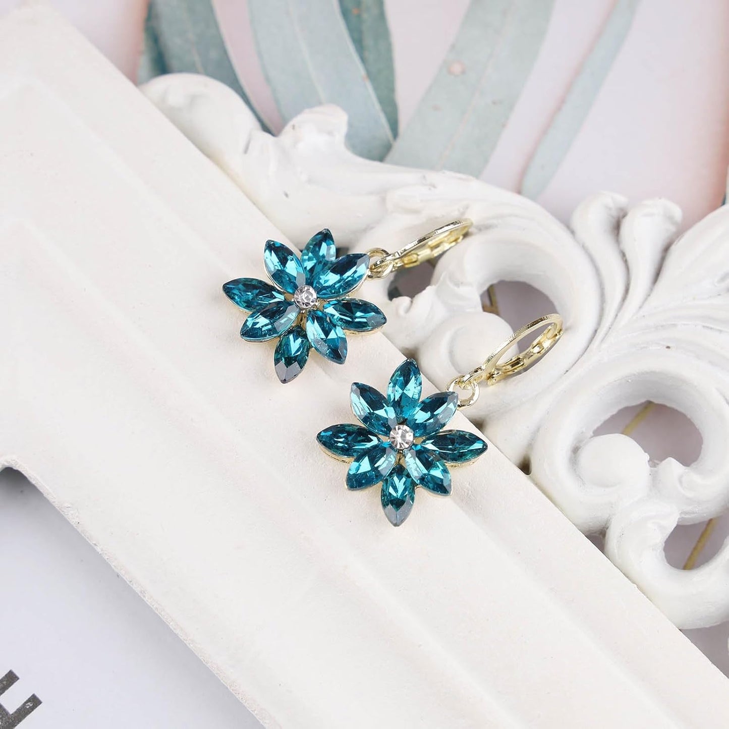 Vintage Blue Crystal Flower Earrings Sapphire Drop Earrings Rhinestone Flower Hoop Earrings Blue Gem Flower Stud Earrings Jewelry for Women