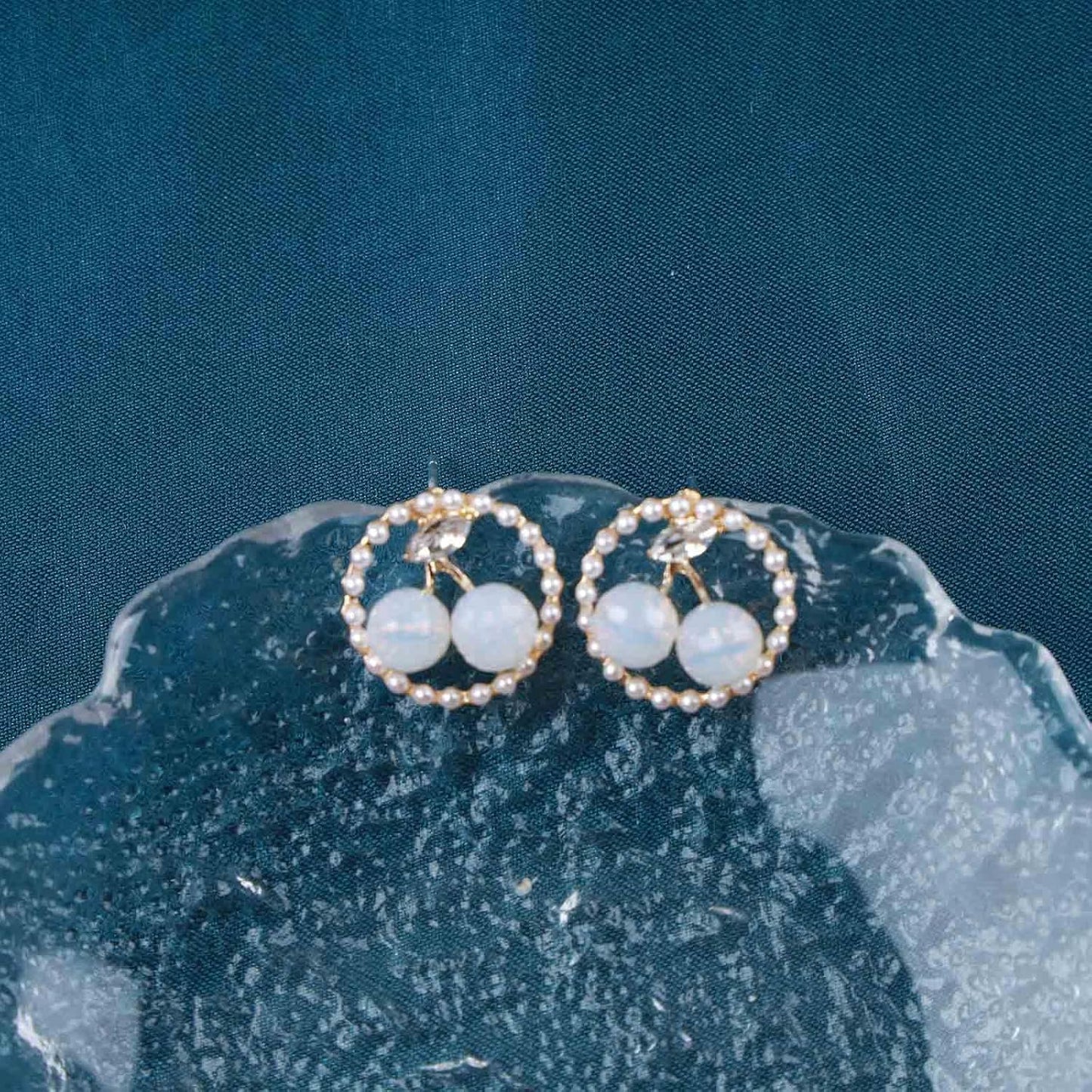 Vintage Circle Pearl Earrings Crystal Cherry Stud Earrings Gold Pearl Hoop Earrings Pearl Circle Earrings Jewelry for Women