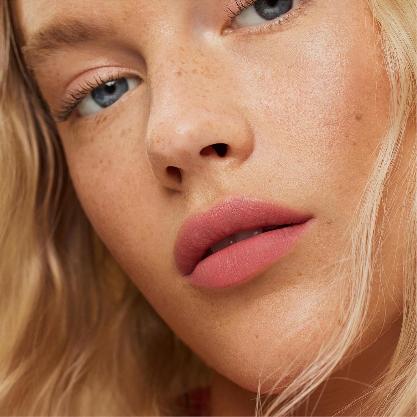 ILIA - Lip Sketch Hydrating Crayon | Hydrate, Plump, Smooth, Strengthen | Long Lasting up to 12-Hours, Bleed-Resistant, Soft-Matte | Barrier-Building, Non-Toxic, Cruelty-Free (Pink Door)