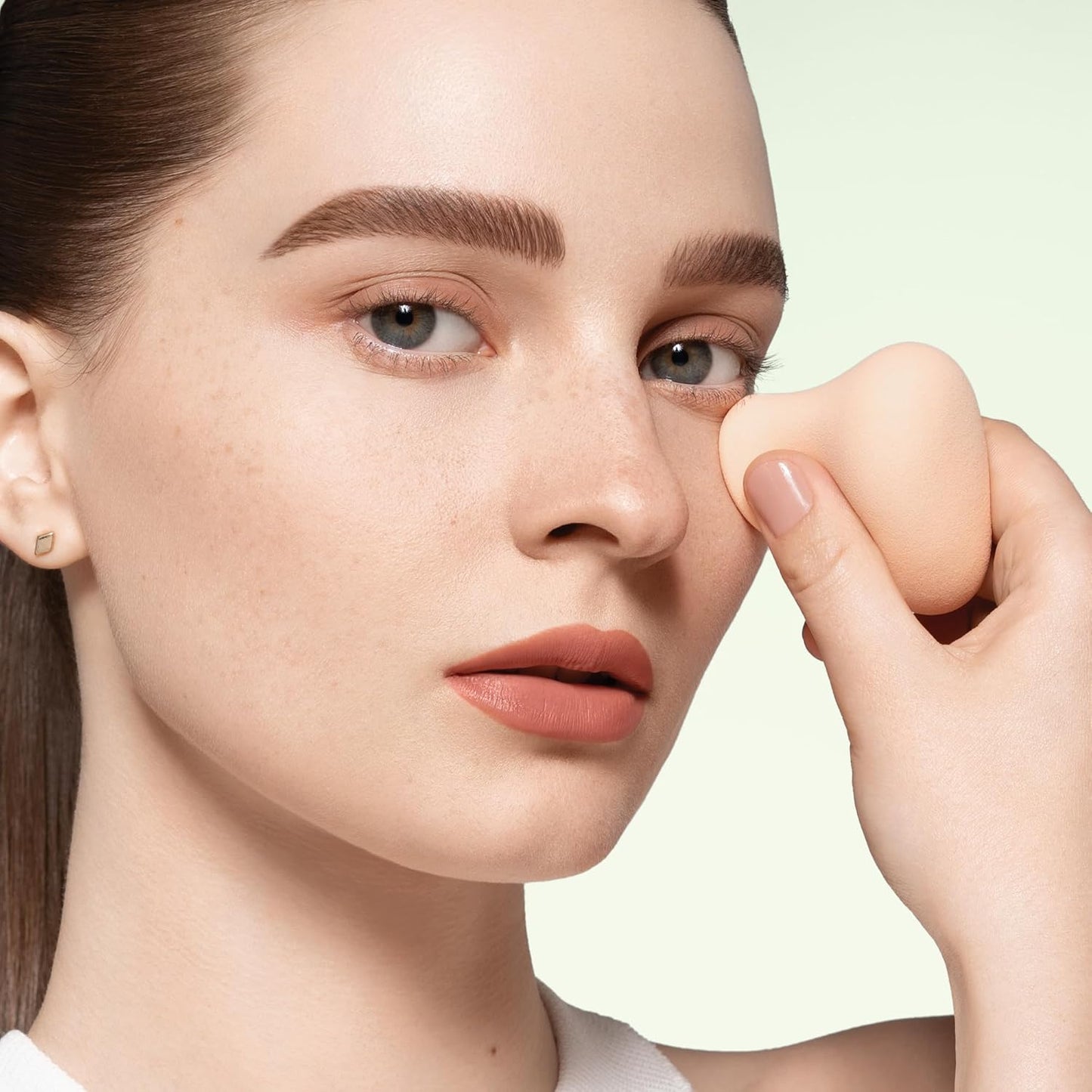 Original Beauty Blender Makeup Sponge Applicator for Powder, Cream & Liquid, Beauty Tools Puff, Streak Free Application, Vegan, Cruelty Free Made in USA, Peach